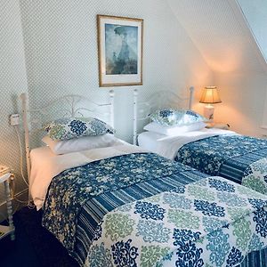 Twin Room Private Bathroom